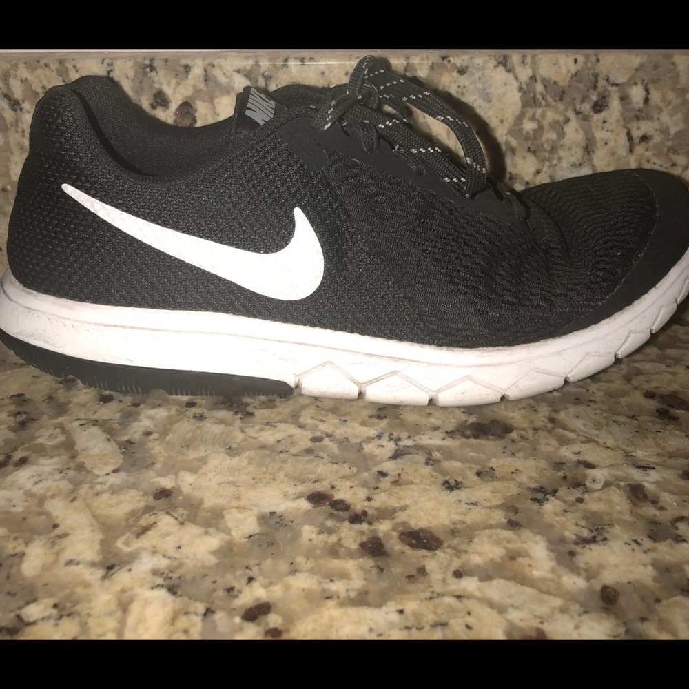 Nike Running Shoes Open For Good Offers!